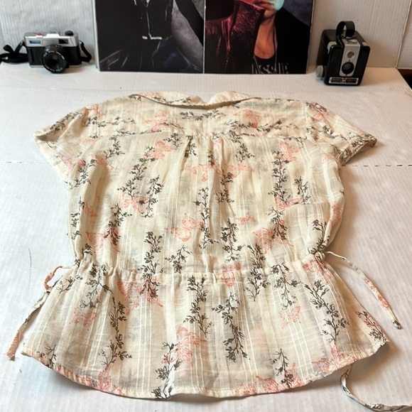 Button down sheer blouse with butterfly print - Picture 10 of 10